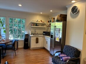 10205 Riverside Dr, Toluca Lake, CA à louer Photo intérieure– Image 1 sur 4