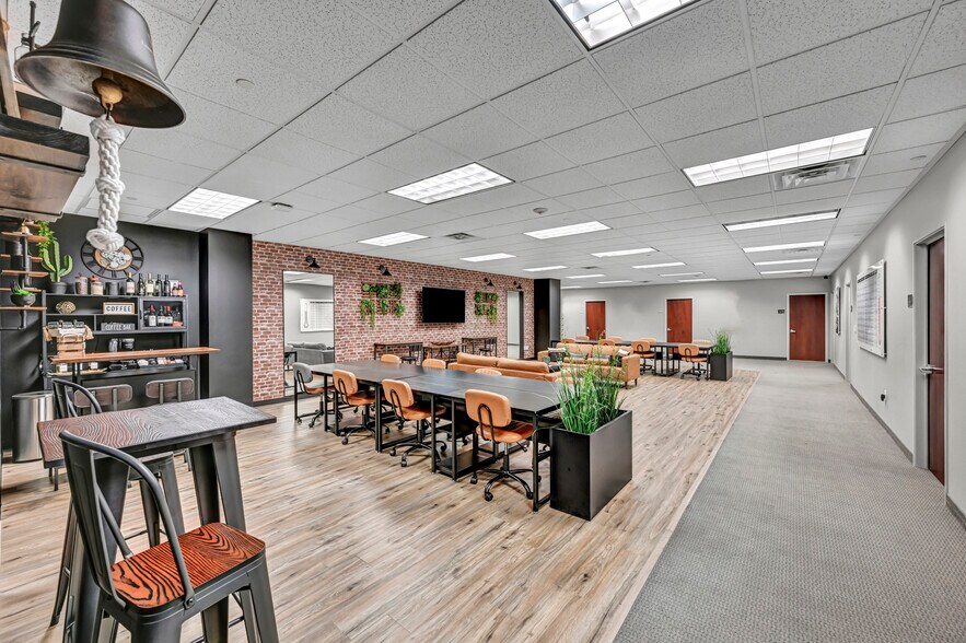 10100 W Charleston Blvd, Las Vegas, NV à louer - Photo de l’immeuble – Image 3 sur 10
