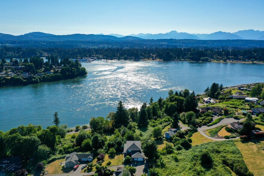 2824 Tracyton Beach Rd NW, Bremerton, WA à vendre - Photo principale – Image 1 sur 25