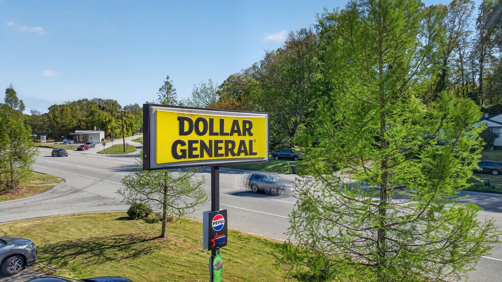 2614 Poinsett Hwy, Greenville, SC à vendre - Photo de l’immeuble – Image 2 sur 7