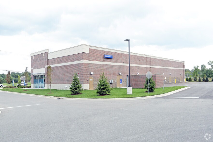 Van Dyke Ave, Shelby Township, MI à louer - Photo de l’immeuble – Image 3 sur 5