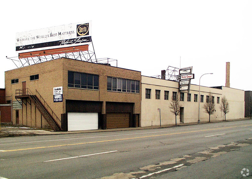 2760 W Warren Ave, Detroit, MI à louer - Photo de l’immeuble – Image 2 sur 7
