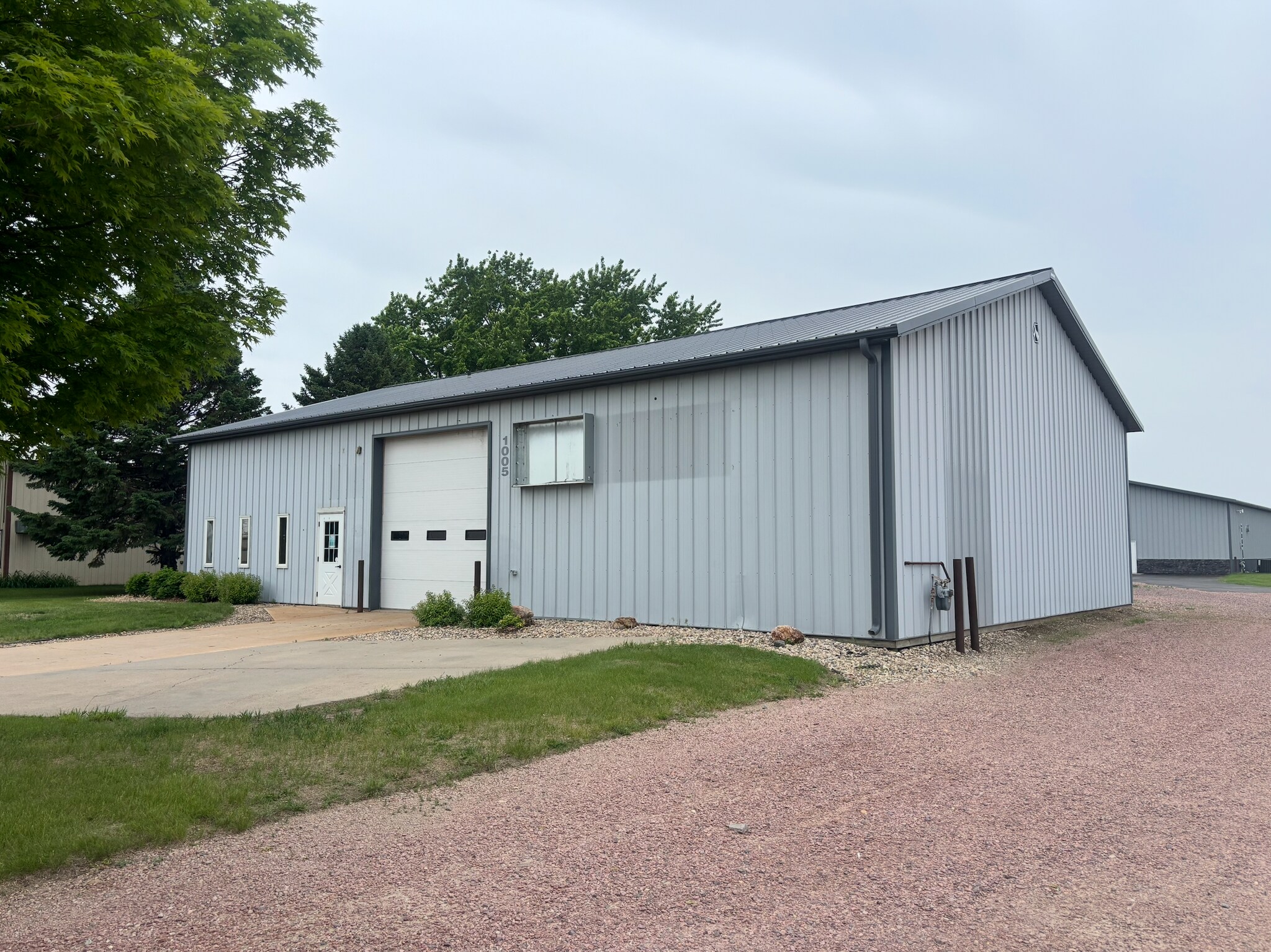 1005 N 9th Ave, Brandon, SD à louer Photo de l’immeuble– Image 1 sur 12