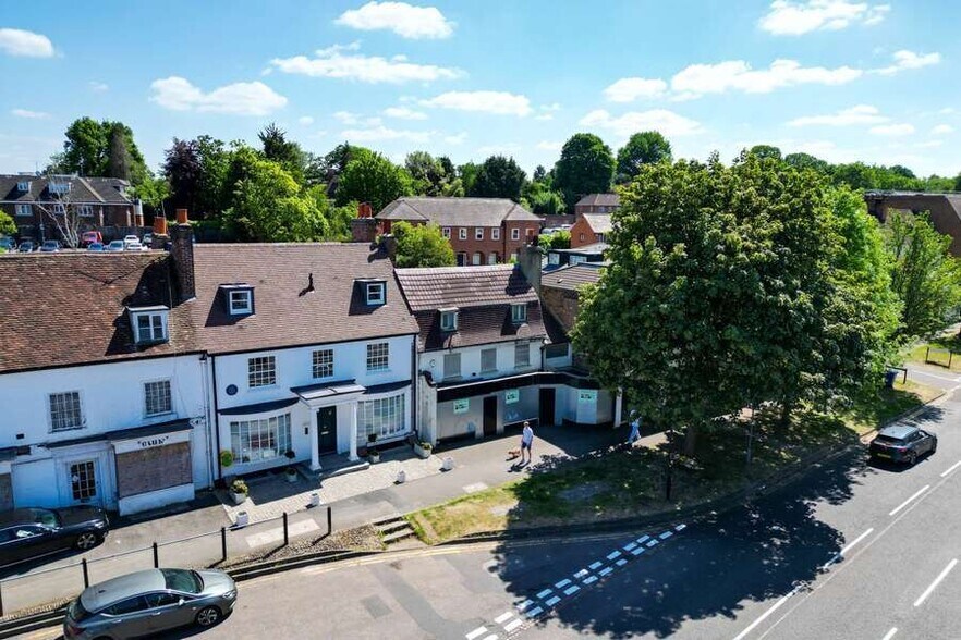 87-87B High St, Esher à vendre - Photo de l’immeuble – Image 2 sur 3