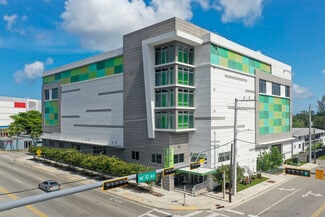 Plus de détails pour 7865 NE 10th Ave, Miami, FL - Bureau/Local commercial à louer