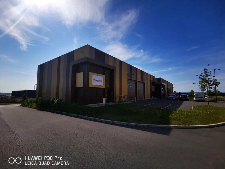 Local d’activités dans Cernay-lès-Reims à louer - Photo de l’immeuble – Image 2 sur 9