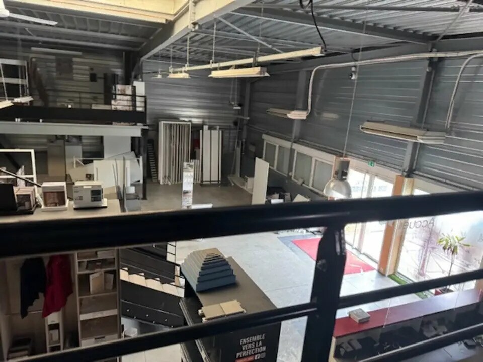 Industriel/Logistique dans Saint-Georges-de-Reneins à louer Photo de l’immeuble– Image 1 sur 6