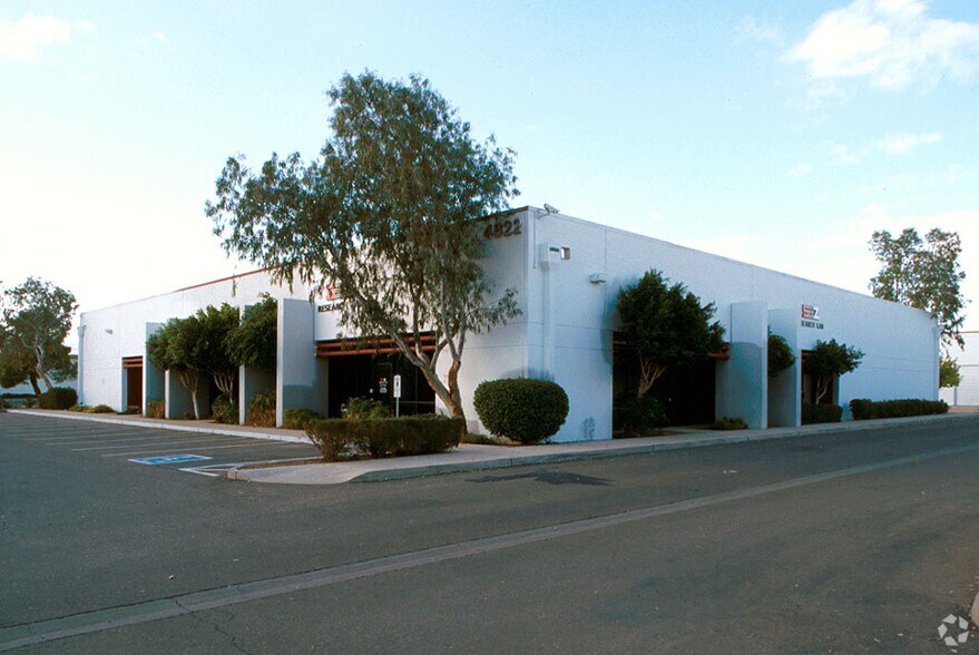 4822 S 40th St, Phoenix, AZ à louer - Photo de l’immeuble – Image 3 sur 16