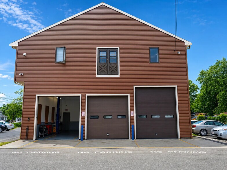 1821 County St, Somerset, MA à vendre - Photo de l’immeuble – Image 3 sur 6