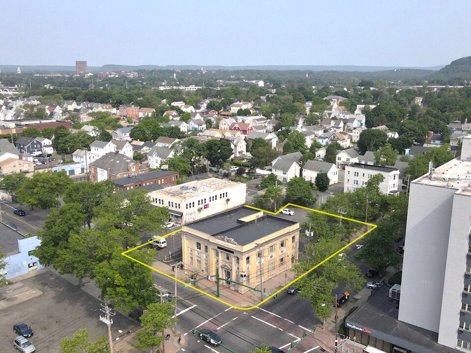 215 Grand Ave, New Haven, CT à vendre Photo principale– Image 1 sur 8