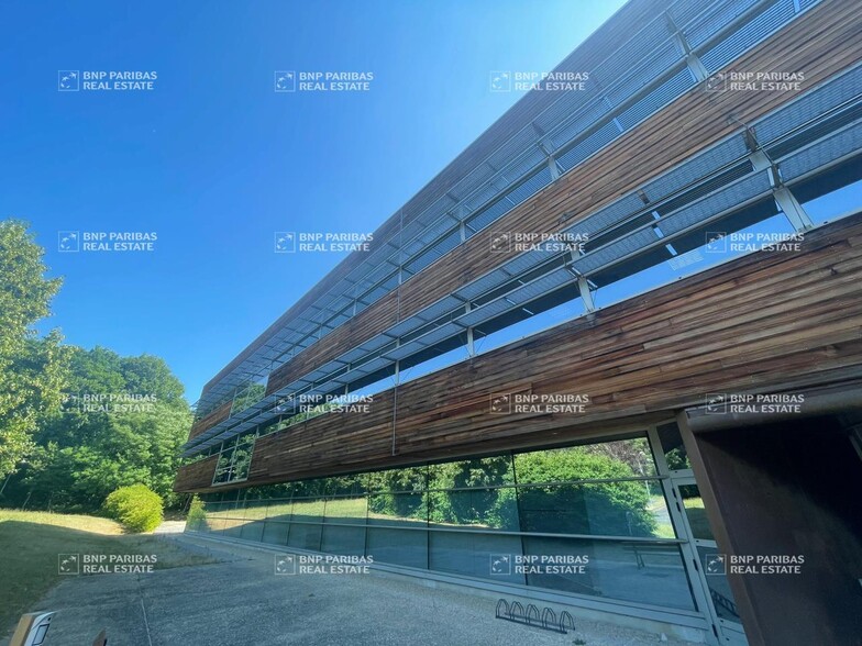 Bureau dans Boigny-sur-Bionne à vendre - Photo de l’immeuble – Image 2 sur 19