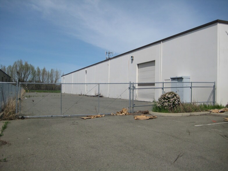 425 Epley Dr, Yuba City, CA à louer - Photo de l’immeuble – Image 2 sur 2