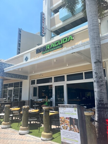 123 NE 20th Ave, Deerfield Beach, FL à louer - Photo de l’immeuble – Image 3 sur 4