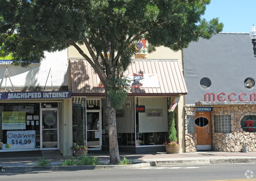 172 N Main St, Porterville, CA à louer - Photo de l’immeuble – Image 2 sur 9