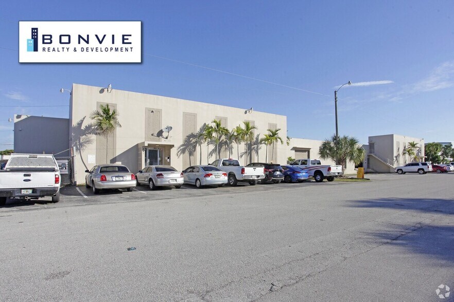 821-841 NW 57th Pl, Fort Lauderdale, FL à vendre - Photo de l’immeuble – Image 1 sur 8
