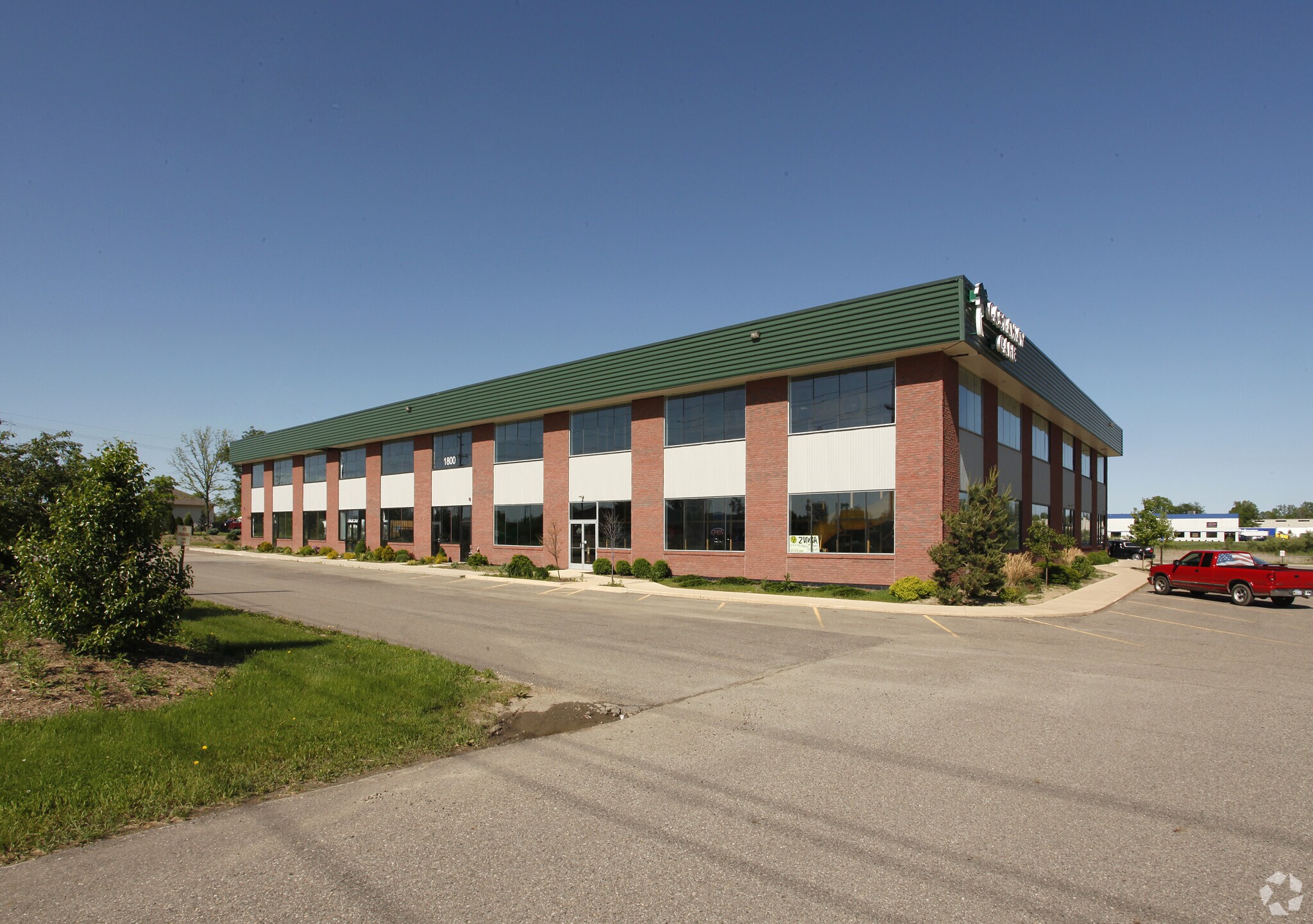 1800 N Burkhart Rd, Howell, MI à vendre Photo de l’immeuble– Image 1 sur 12