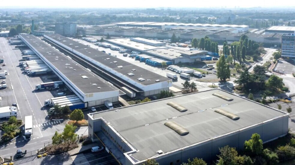 Industriel/Logistique dans Aulnay-sous-Bois à louer - Photo de l’immeuble – Image 1 sur 5