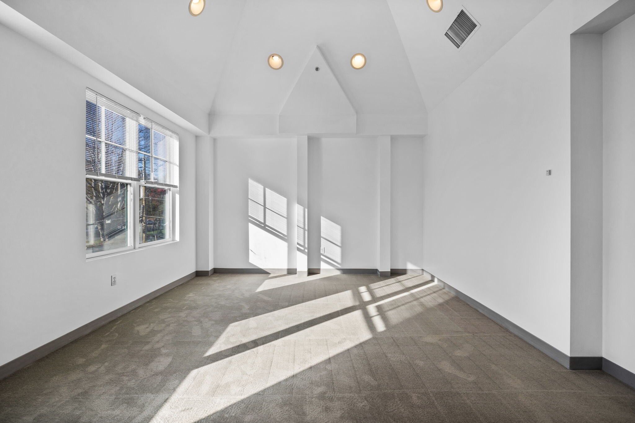 363-389 Boston Post Rd, Sudbury, MA à louer Photo intérieure– Image 1 sur 9