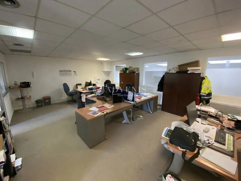 Local d’activités dans Voisins-le-Bretonneux à louer - Photo intérieure – Image 2 sur 5