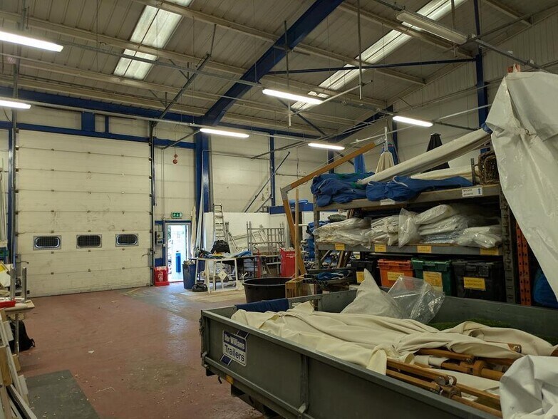 Walnut Tree Clos, Guildford à louer - Photo de l’immeuble – Image 3 sur 5