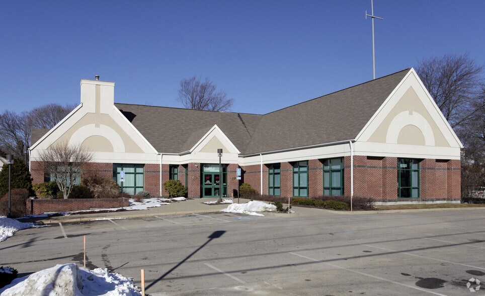 1035-1039 Reservoir Ave, Cranston RI portefeuille de 2 biens à vendre sur LoopNet.fr - Photo principale – Image 1 sur 23
