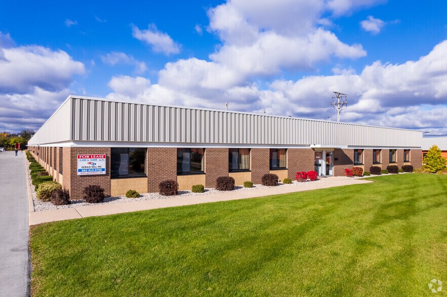 3725 N 126th St, Brookfield, WI à louer - Photo de l’immeuble – Image 1 sur 6