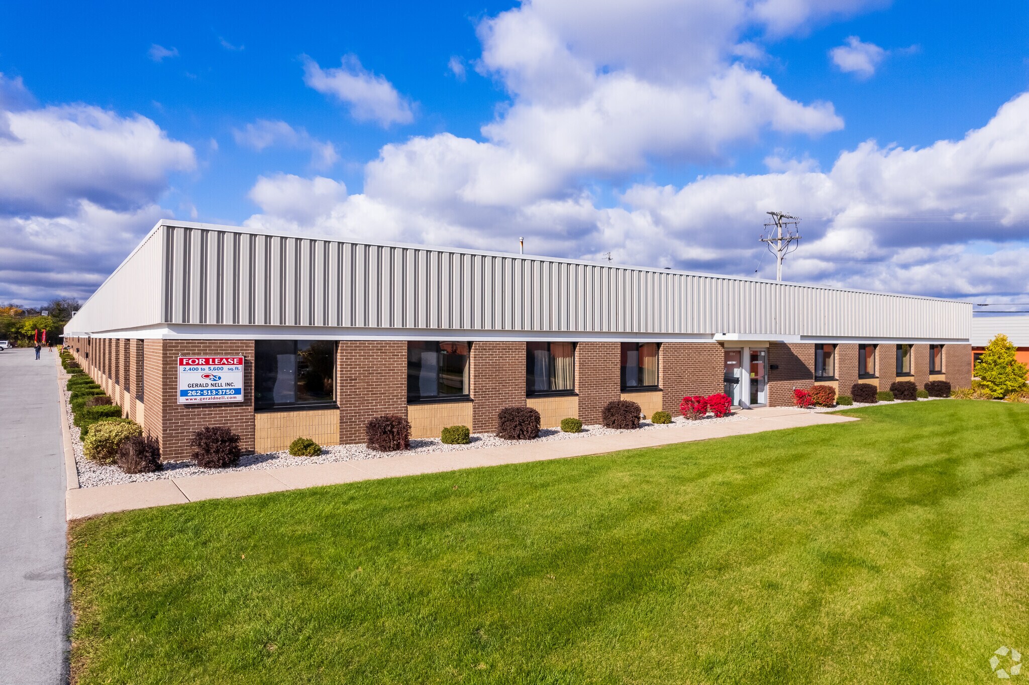 3725 N 126th St, Brookfield, WI à louer Photo de l’immeuble– Image 1 sur 7