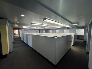814 37th Ave, Long Island City, NY à louer Photo de l’immeuble– Image 2 sur 6