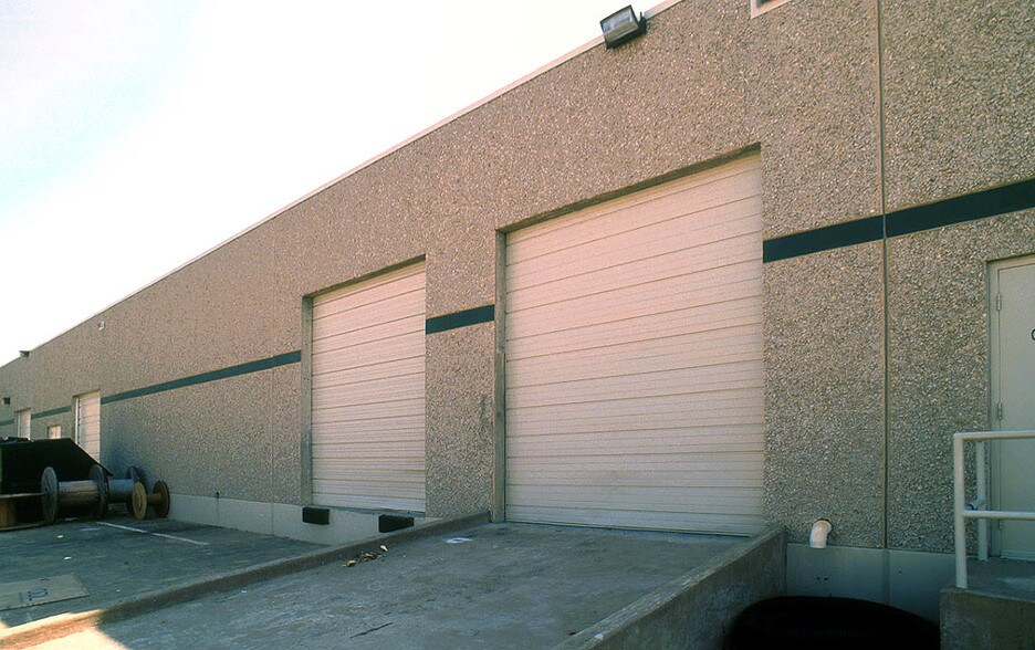 12901-12919 Valley Branch Ln, Farmers Branch, TX à louer - Photo de l’immeuble – Image 2 sur 3