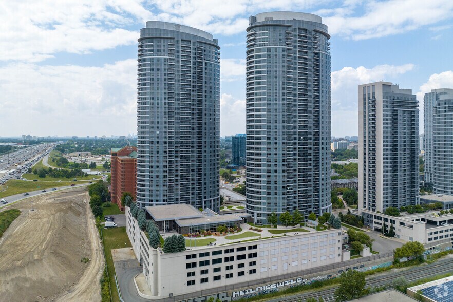 125 Village Green Sq, Toronto, ON à louer - Photo de l’immeuble – Image 2 sur 7