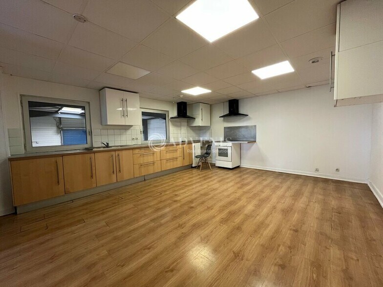 54 Rue Des Artisans, Buc à louer - Photo intérieure – Image 2 sur 7