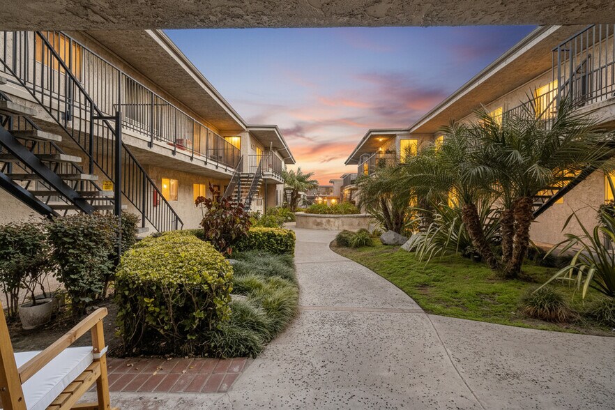 16818 Downey Ave, Paramount, CA à vendre - Photo de l’immeuble – Image 2 sur 10