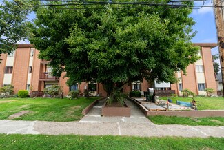 Plus de détails pour 325 Ash St, New Westminster, BC - Logement à vendre