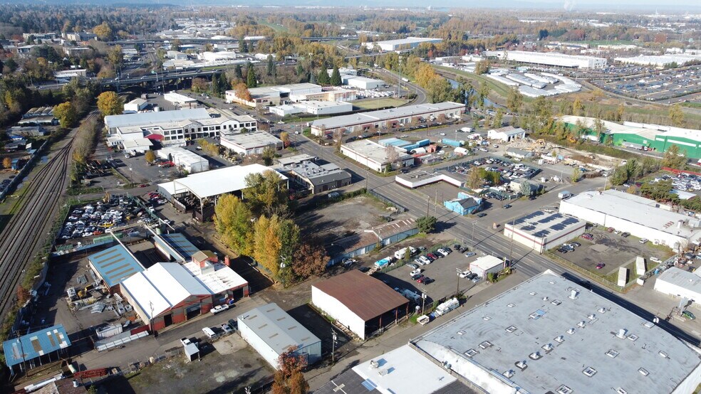 8255 Congress Ave, Portland, OR à louer - Photo de l’immeuble – Image 2 sur 2