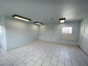 16899 Lakeshore Dr, Lake Elsinore, CA à louer Photo intérieure– Image 1 sur 6