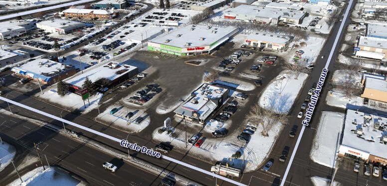 Saskatchewan Retail Portfolio portefeuille de 3 biens à vendre sur LoopNet.fr - Photo principale – Image 3 sur 3