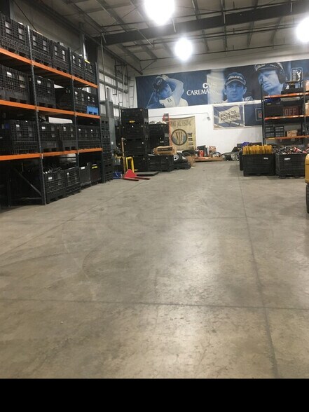 101 Circuit Dr, North Kingstown, RI à louer - Photo de l’immeuble – Image 2 sur 12