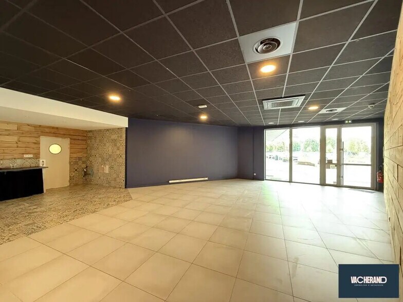 Local commercial dans VILLENEUVE-D'ASCQ à louer - Photo de l’immeuble – Image 1 sur 4