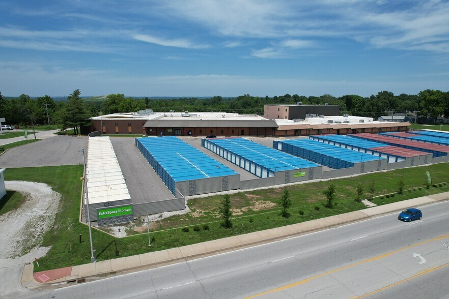 17306 E US Highway 24, Independence, MO à vendre - Photo de l’immeuble – Image 1 sur 4