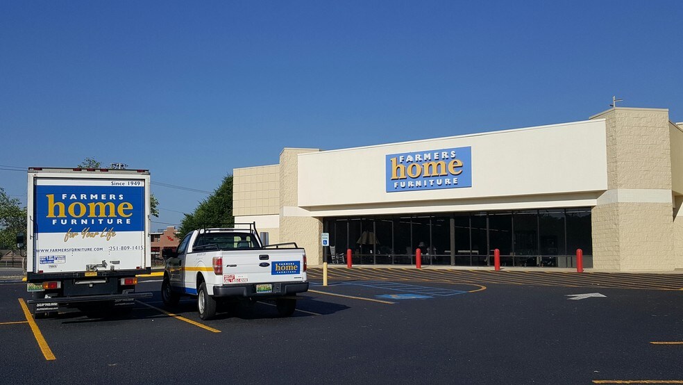 2041 Douglas Ave, Brewton, AL à louer - Photo de l’immeuble – Image 2 sur 28
