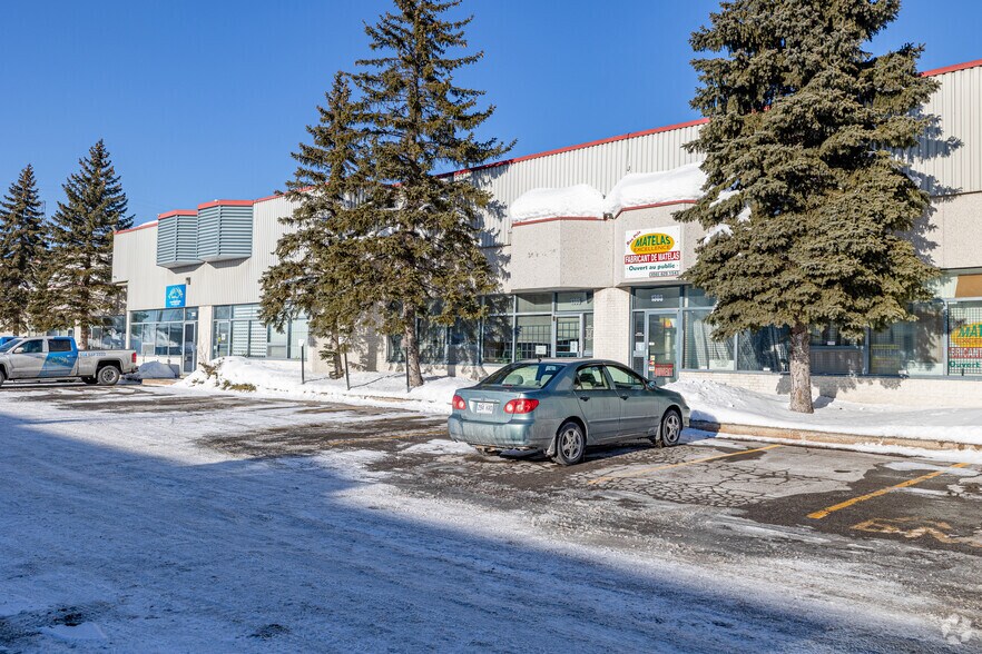 1275-1327 Rue Bergar, Laval, QC à louer - Photo principale – Image 1 sur 4