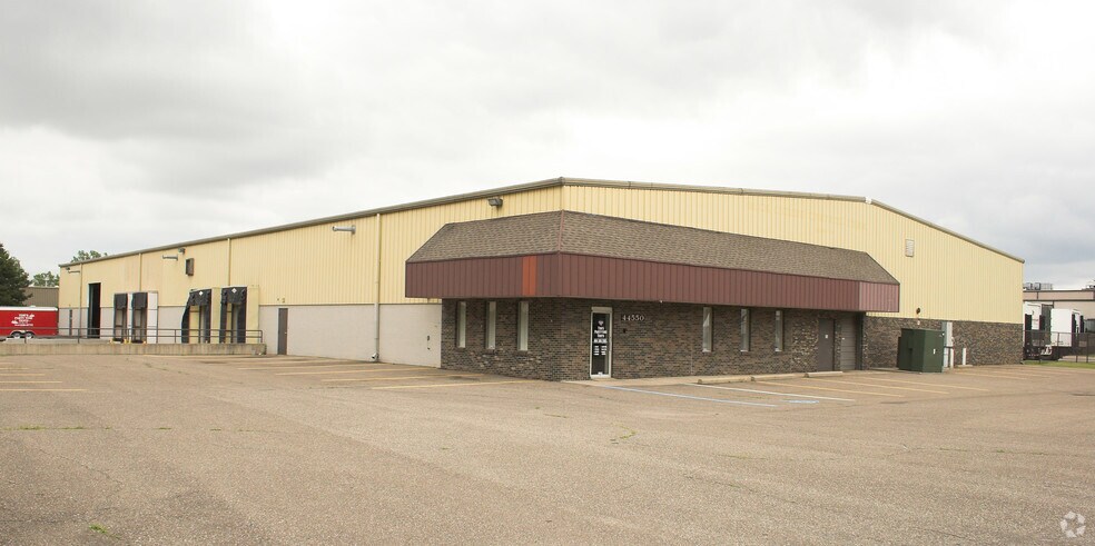 44550 N Groesbeck Hwy, Clinton Township, MI à vendre - Photo principale – Image 1 sur 3