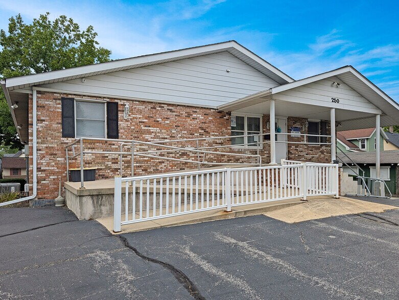 250 Alhambra Ave, Frankfort, IN à louer - Photo de l’immeuble – Image 2 sur 39