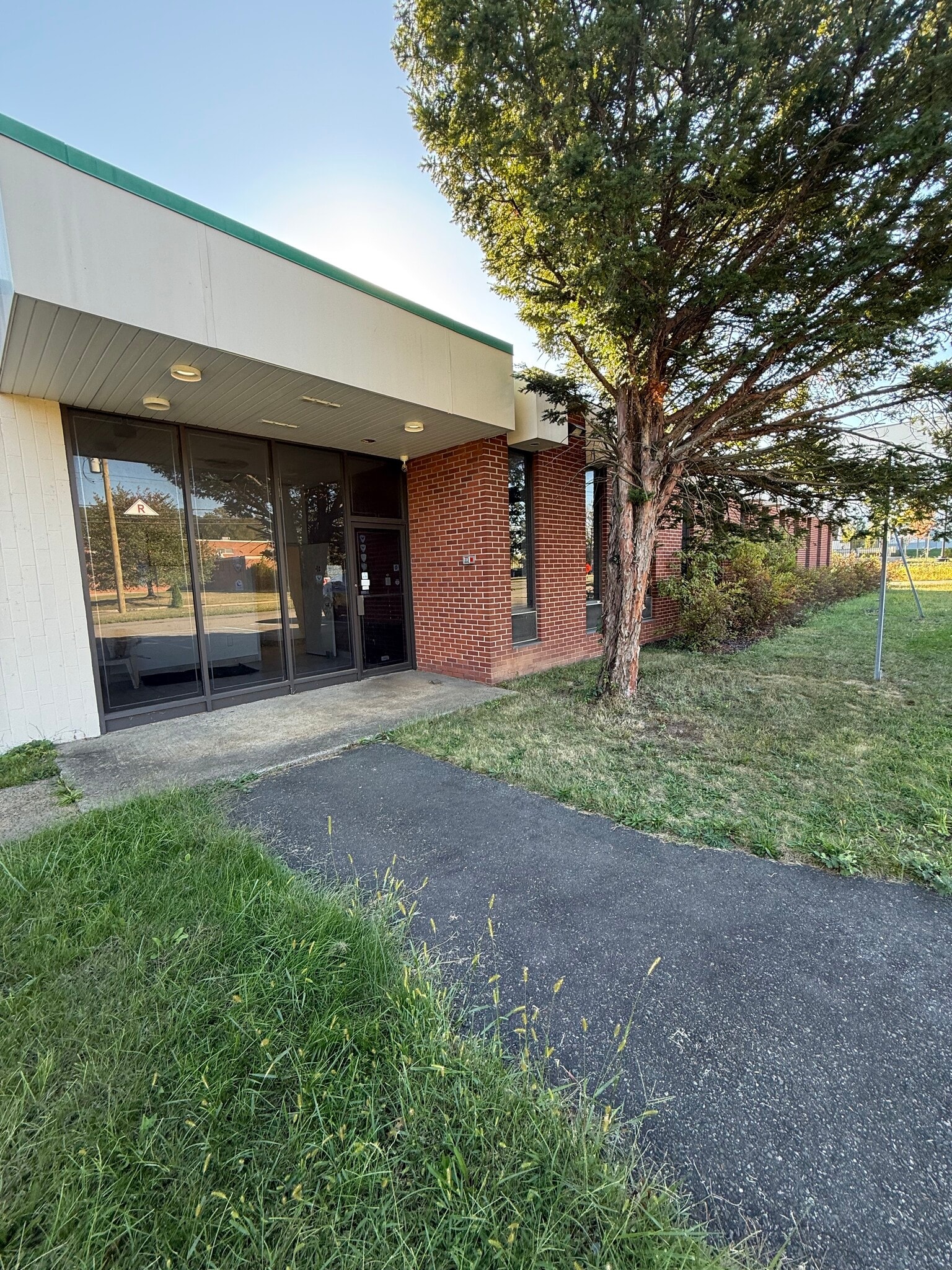 3461 S Clinton Ave, South Plainfield, NJ à louer Photo de l’immeuble– Image 1 sur 7