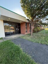 3461 S Clinton Ave, South Plainfield, NJ à louer Photo de l’immeuble– Image 1 sur 7