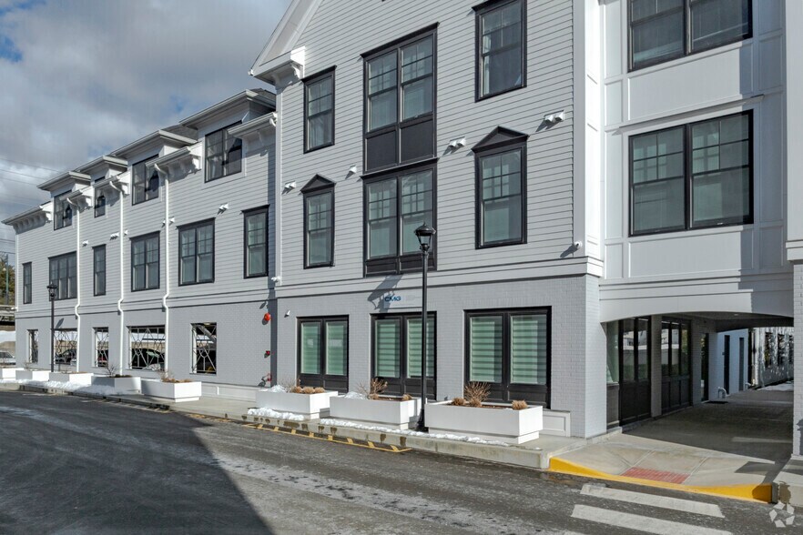 127 Broad St, Milford, CT à louer - Photo de l’immeuble – Image 3 sur 5