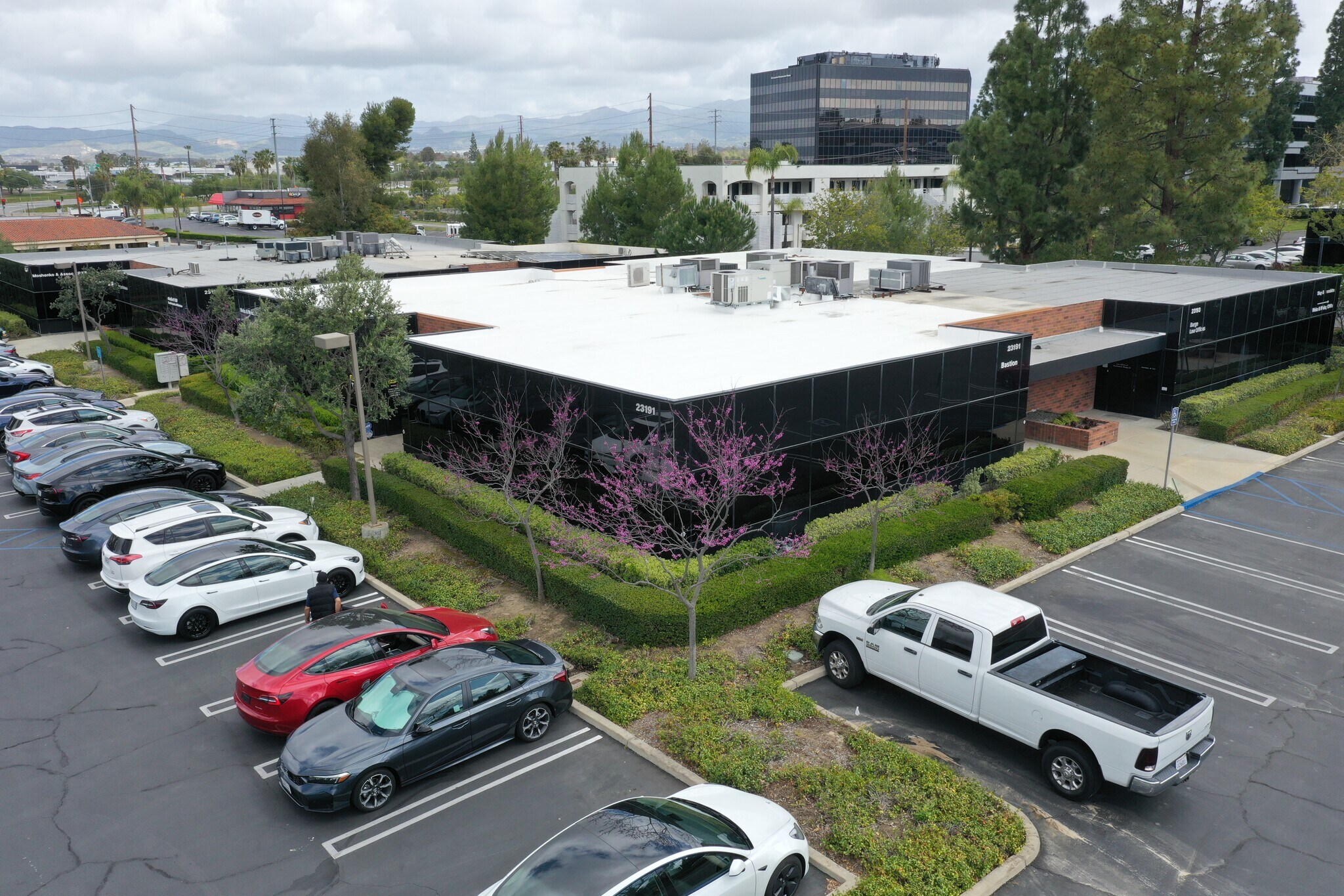 23191-23193 La Cadena Dr, Laguna Hills, CA à louer Photo principale– Image 1 sur 7