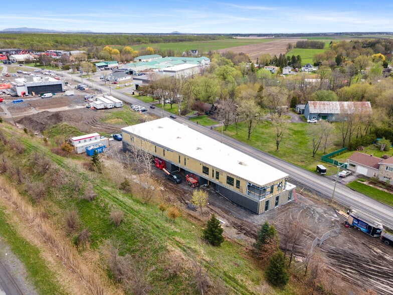 1100 Rte Édouard-VII, Saint-philippe, QC à louer - Photo de l’immeuble – Image 3 sur 14