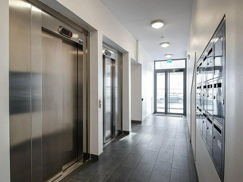 Bureau dans Marseille à louer - Photo de l’immeuble – Image 2 sur 15