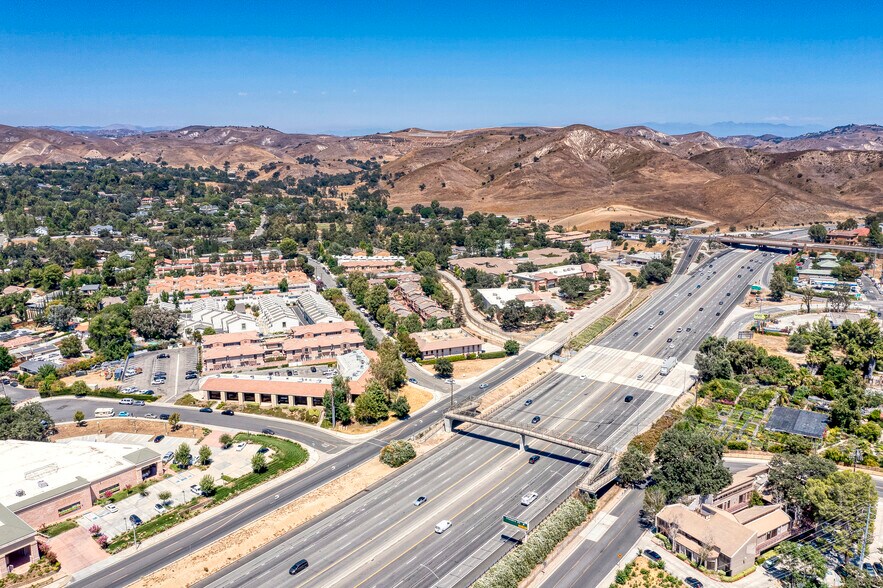 5210 Lewis Rd, Agoura Hills, CA à vendre - Aérien – Image 2 sur 33